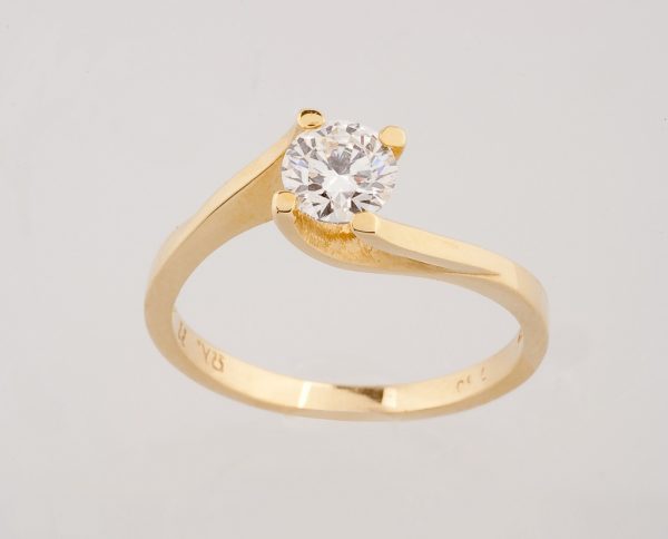 Gold solitaire ring K18 with diamond, brilliant cut