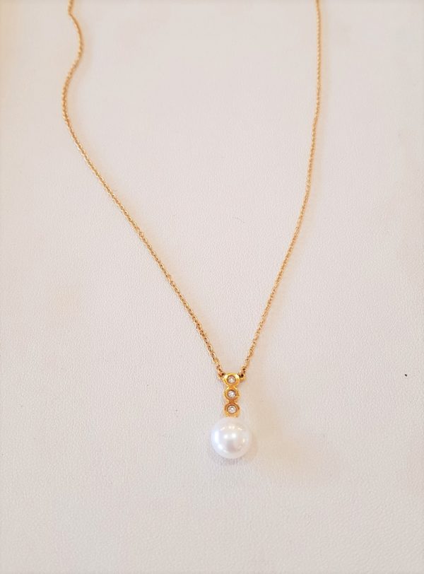 18 karat gold necklace with diamonds and a pearl