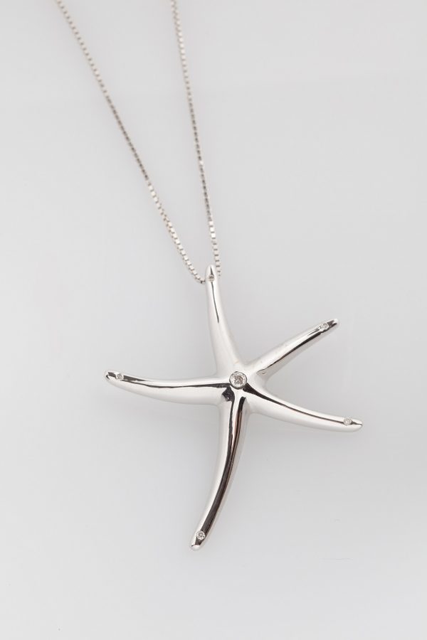White gold starfish pendant K14 with diamonds, brilliant cut.