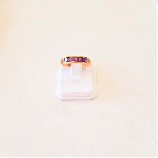 Gold ring with square cut rubies