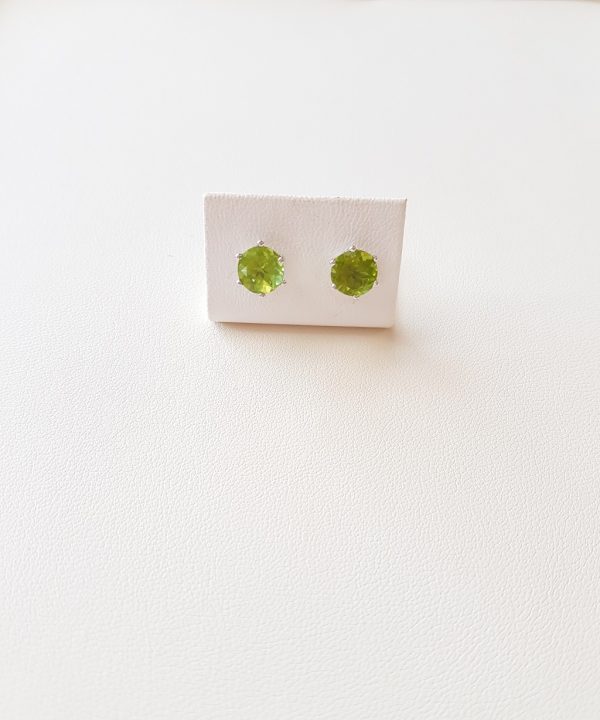 White gold earrings with peridot