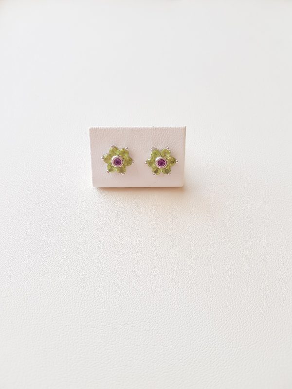 White gold earrings with peridot and amethyst