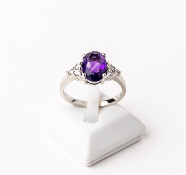 White gold ring with amethyst