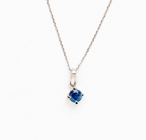White gold pendant with sapphire