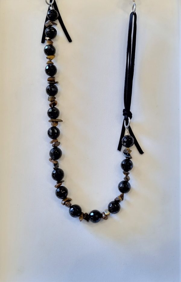 Necklace with onyx